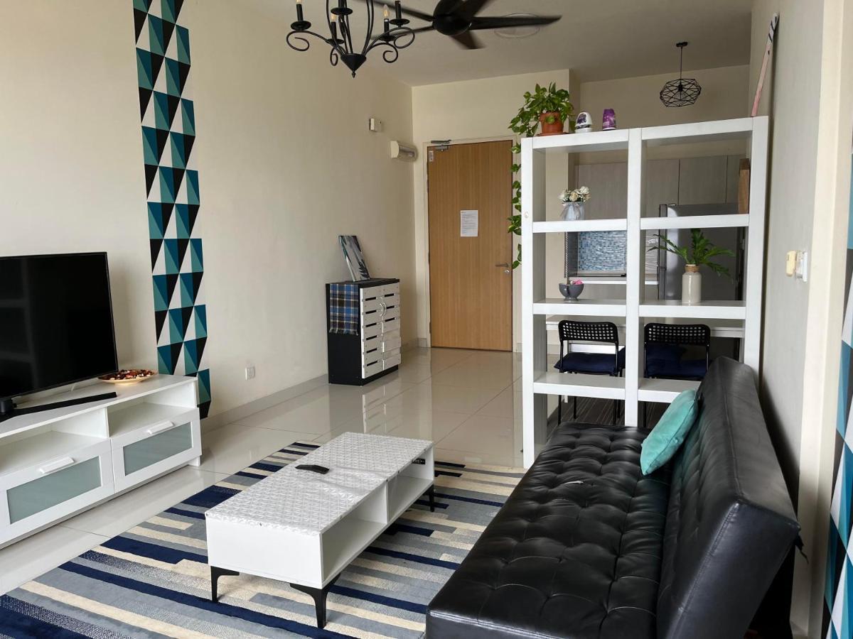 Casa Rv Homestay Mkh Boulevard กาจัง ภายนอก รูปภาพ