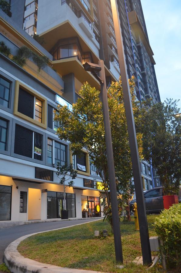 Casa Rv Homestay Mkh Boulevard กาจัง ภายนอก รูปภาพ